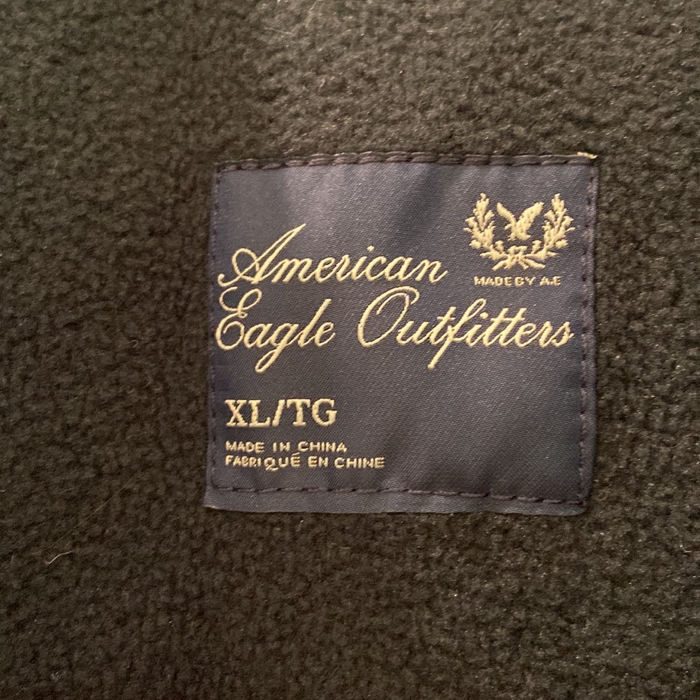 American Eagle Puffer Vest - Picture 3 of 4
